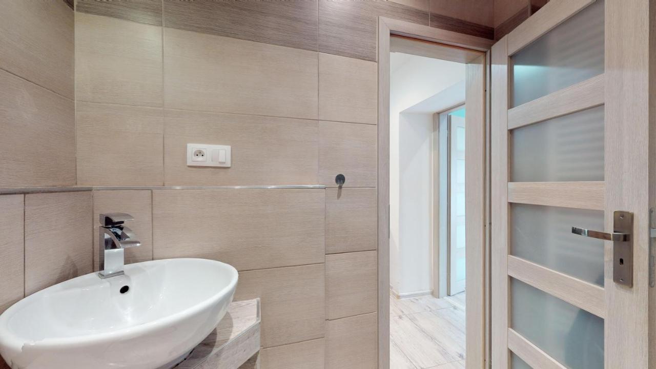 Studio Steps From Nivy & Main Bus Station 브라티슬라바 외부 사진